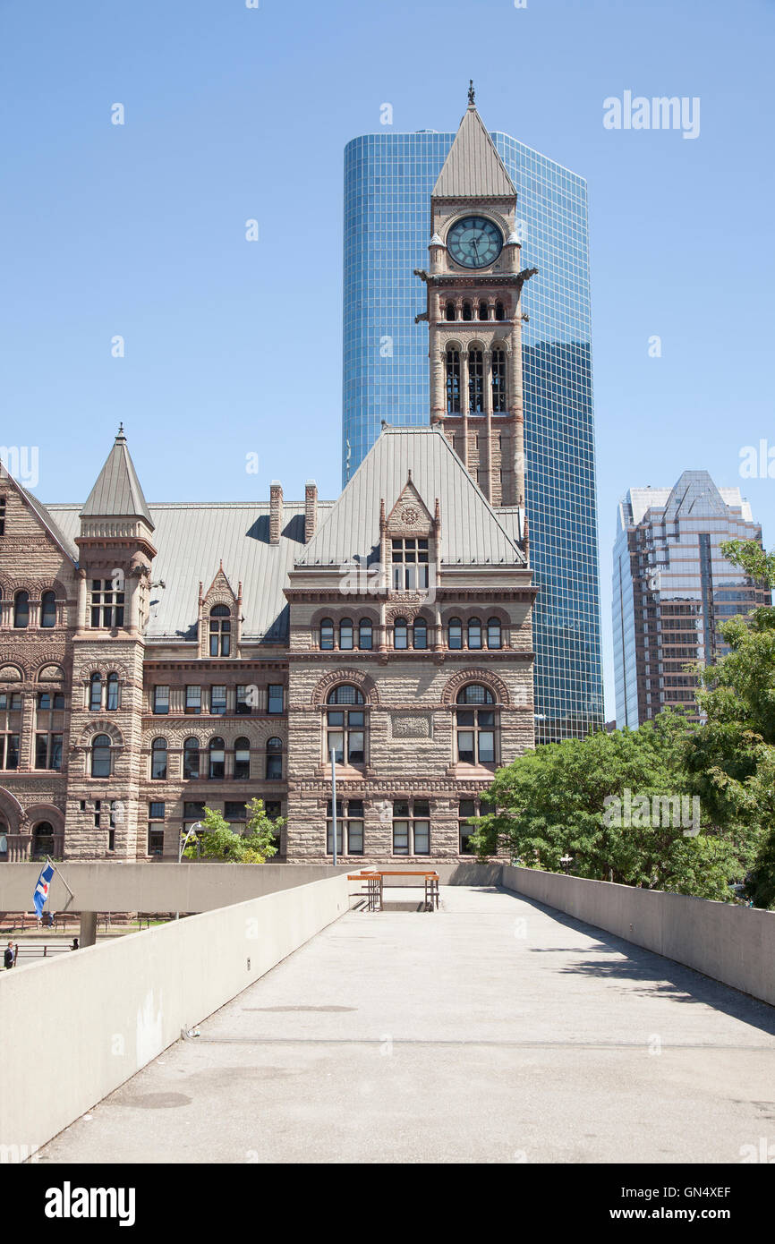 TORONTO - Agosto 8, 2016: el casco viejo de la ciudad de Toronto Hall fue el hogar de su ayuntamiento desde 1899 hasta 1966 y sigue siendo uno de los barrios m Foto de stock