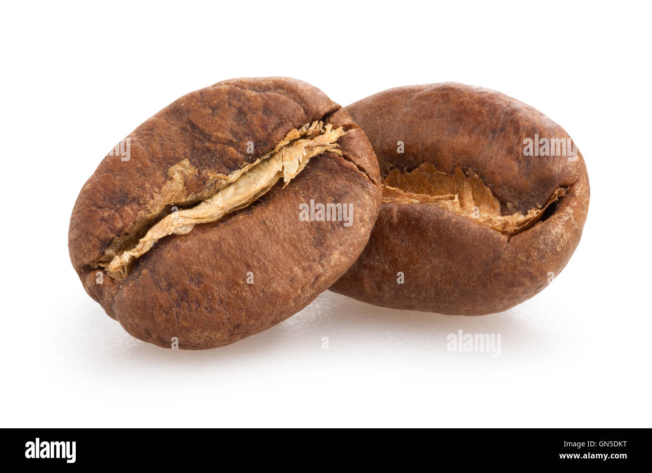Los granos de café aislado Foto de stock