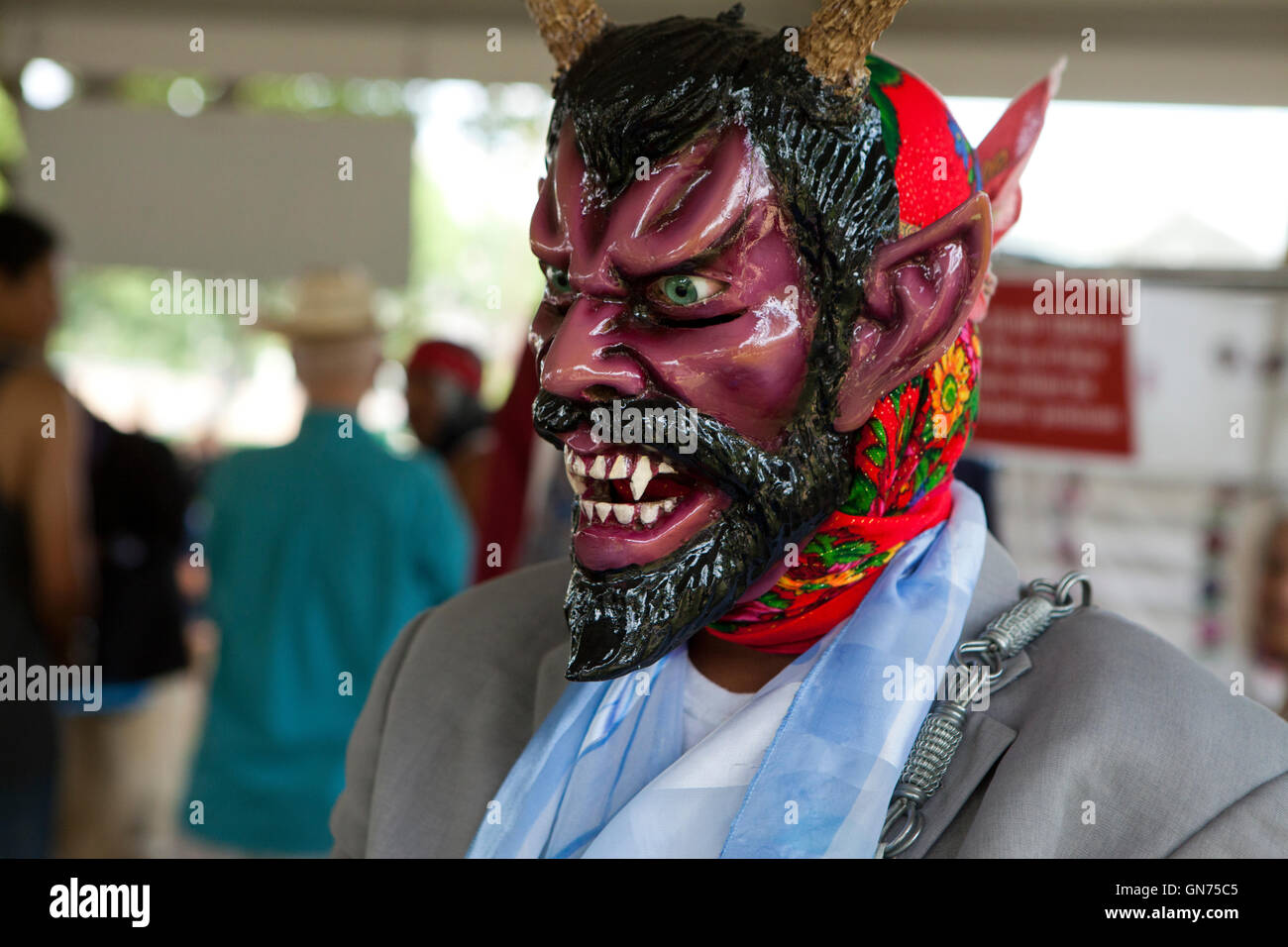 Máscaras del diablo fotografías e imágenes de alta resolución - Alamy