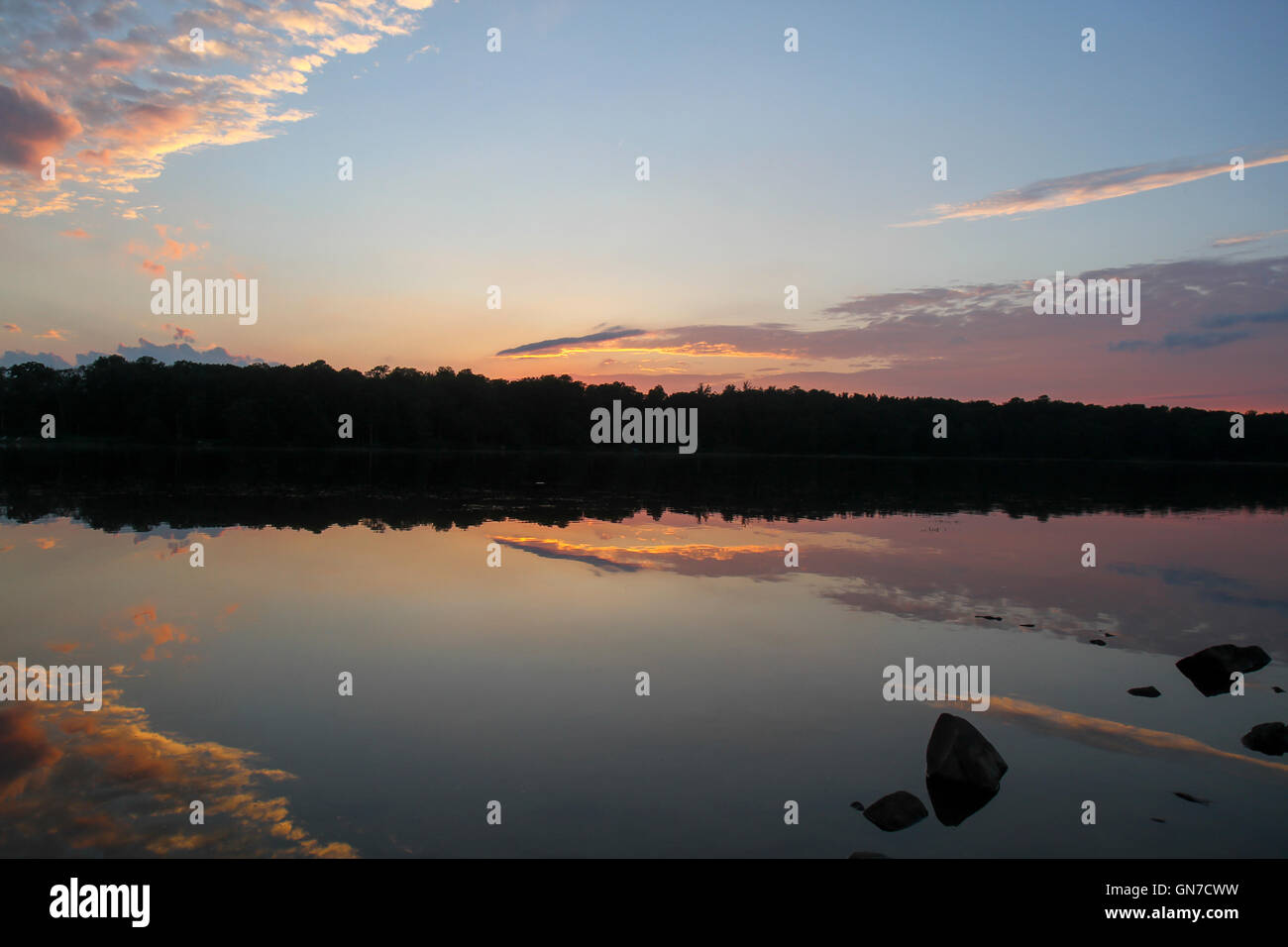 Atardecer en punto Pickerel, Tierra Prometida State Park, Pennsylvania, Estados Unidos, América