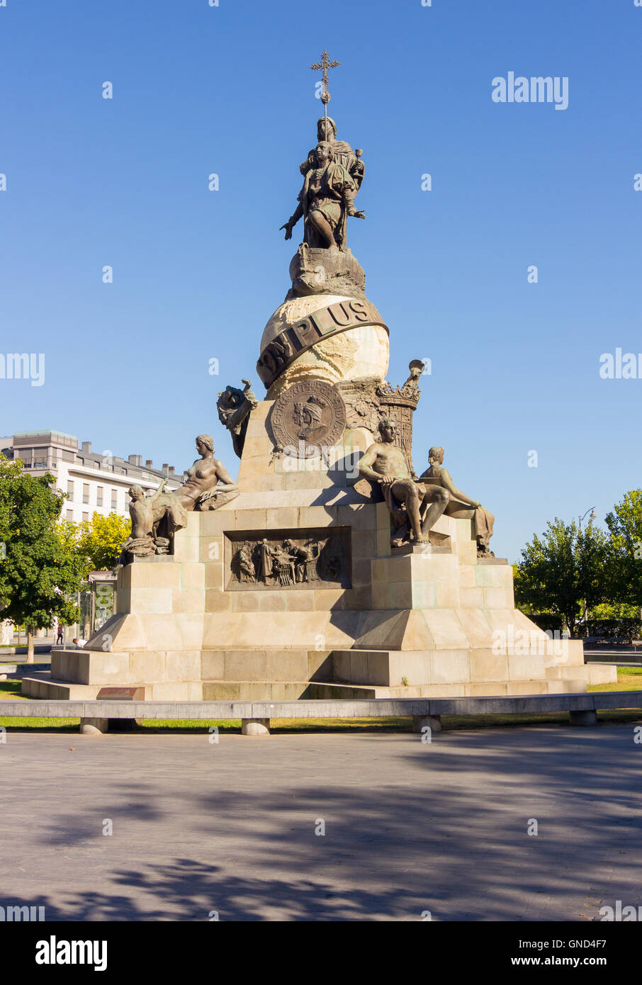 Estatua monumento a Colón en Valladolid, España Foto de stock