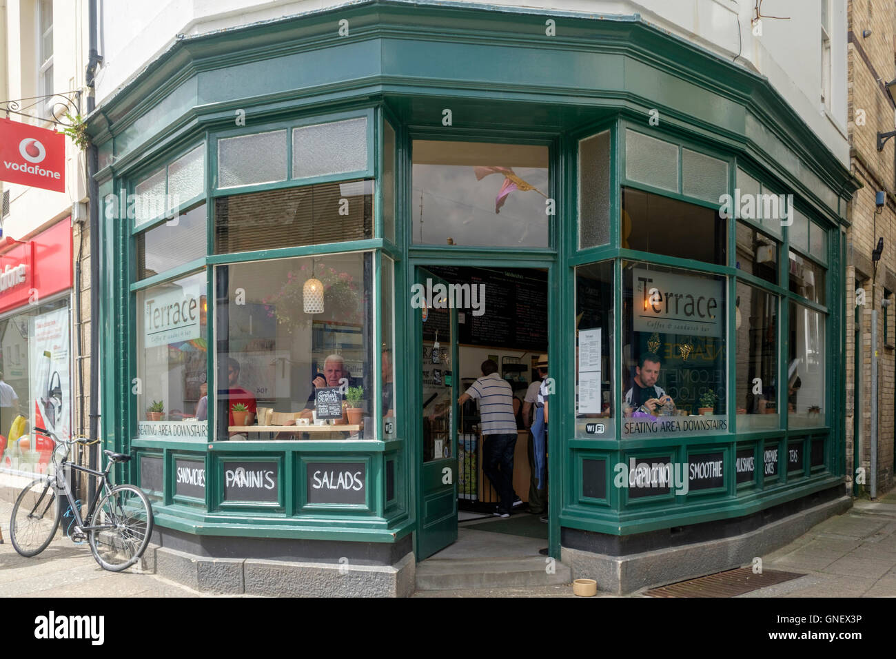 Café terraza fotografías e imágenes de alta resolución - Alamy