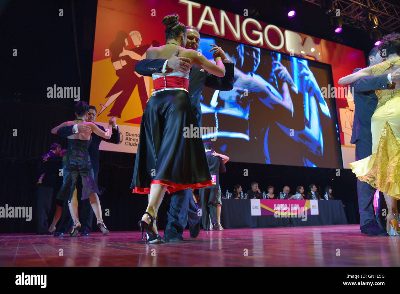 Buenos Aires, Argentina. El 30 de agosto, 2016. Parejas de baile en el Campeonato Mundial de Tango Danza-piso ronda final en Buenos Aires. Crédito: Anton Velikzhanin/Alamy Live News Foto de stock
