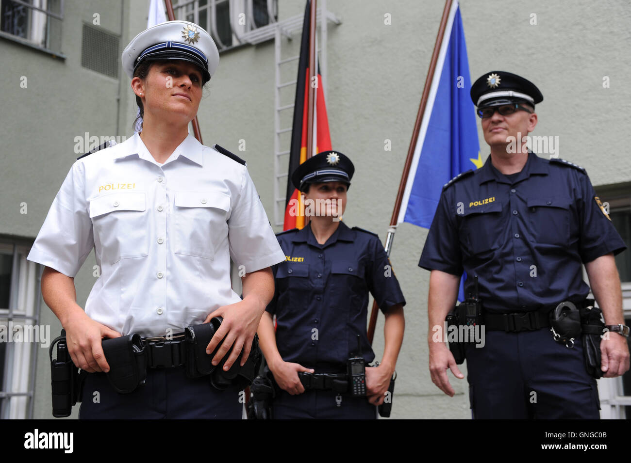 Hula hoop mezcla Betsy Trotwood Uniformes policiales fotografías e imágenes de alta resolución - Página 2 -  Alamy