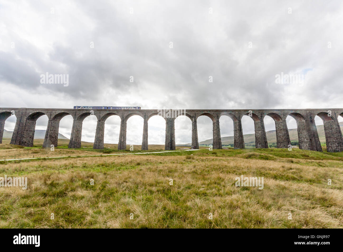 Ribblehead Viaduct, Yorkshire Dales National Park, REINO UNIDO Foto de stock