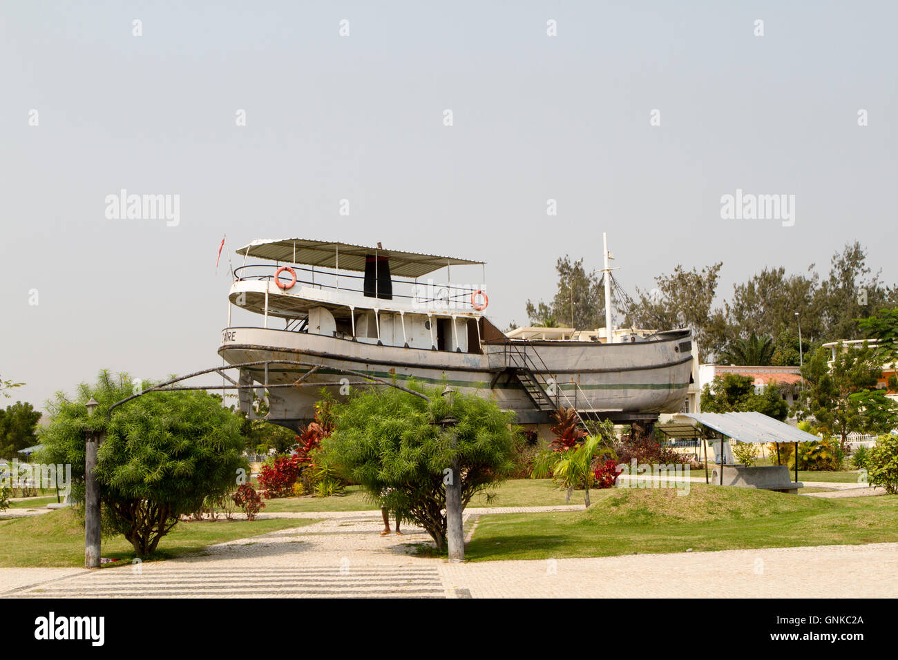 Barco en la rotonda fotografías e imágenes de alta resolución - Alamy