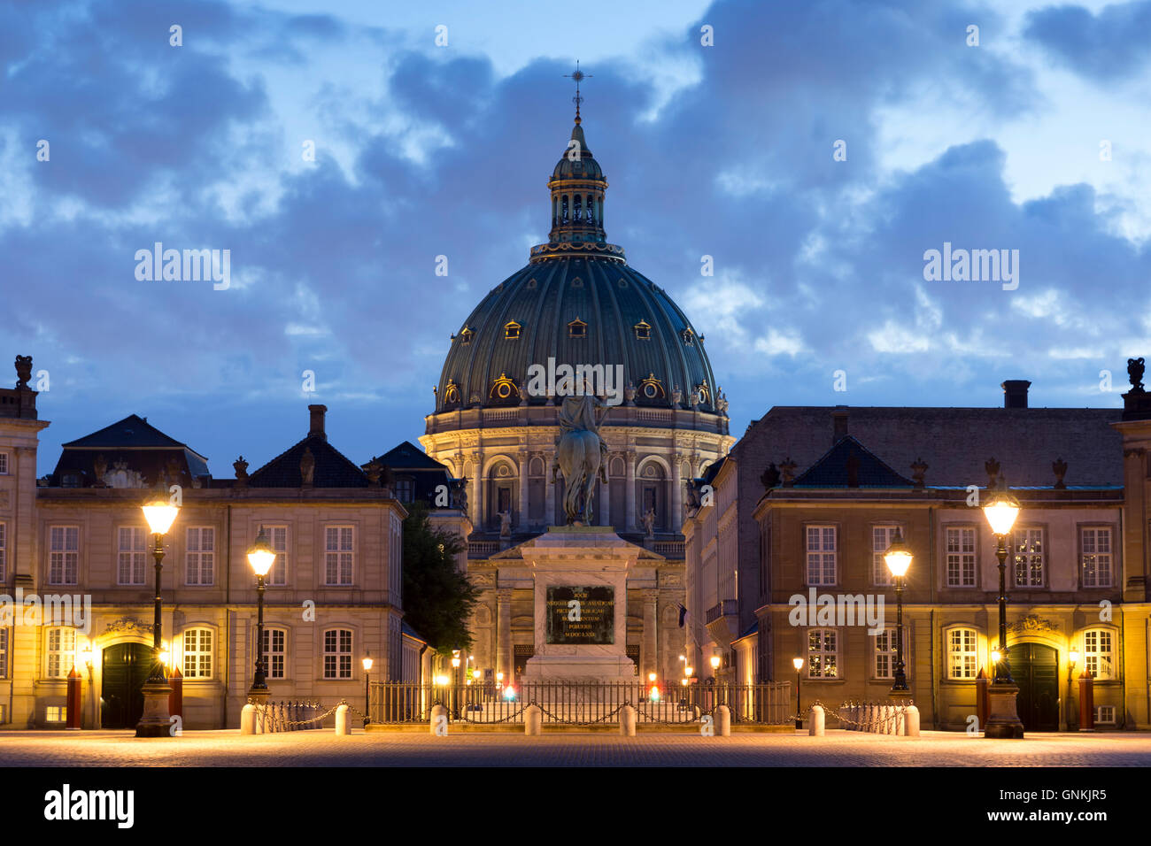 Palacio real Amalienborg, en Copenhague, Dinamarca Foto de stock