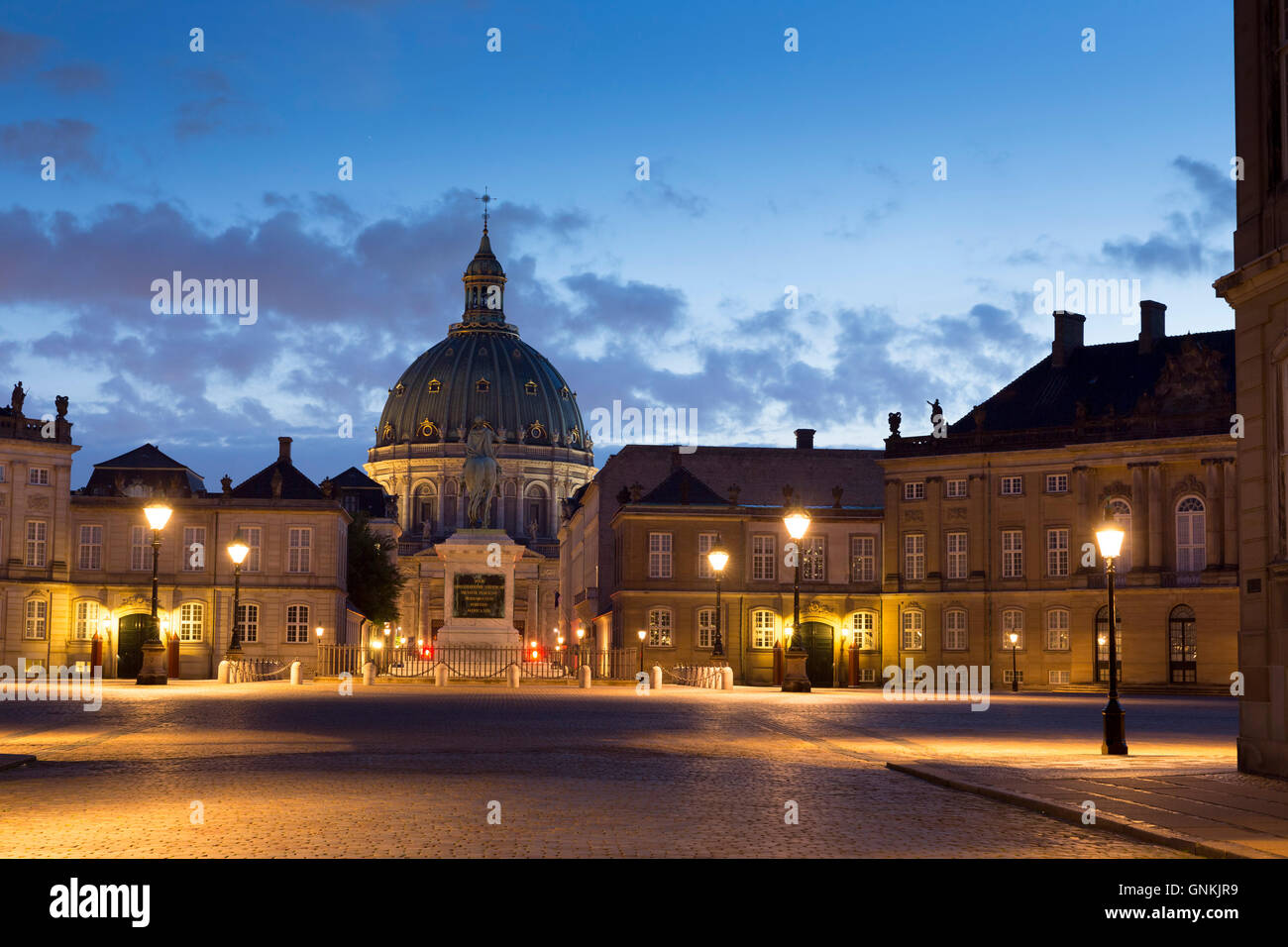 Palacio real Amalienborg, en Copenhague, Dinamarca Foto de stock