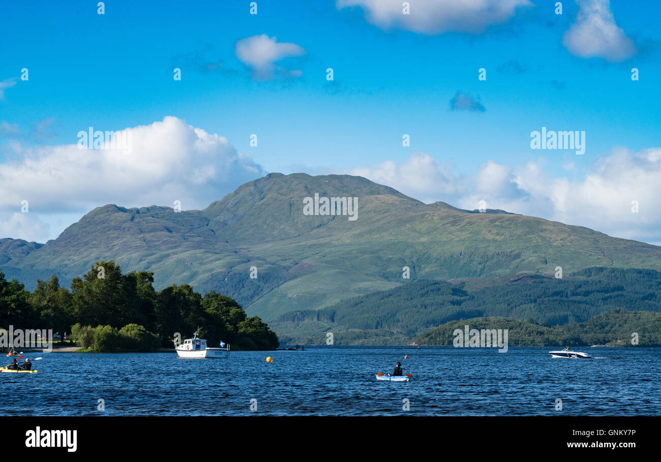 Vista de Ben Lomond, junto a Loch Lomond de Luss en Argyll and Bute, Scotland, Reino Unido Foto de stock