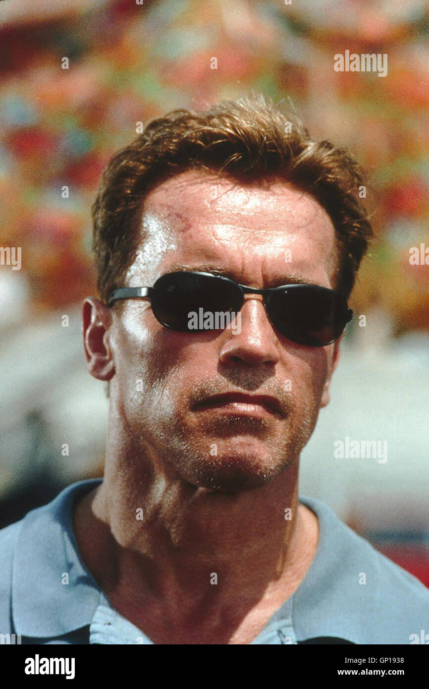 Arnold Schwarzenegger *** título Local *** 2001, daños colaterales, daños colaterales - der Zeit Vergeltung Foto de stock