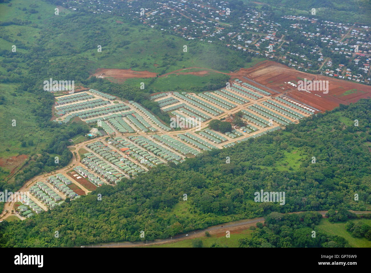 Vista aérea de la zona suburbana de casas residenciales cerca de la Ciudad de Panamá, República de Panamá Foto de stock