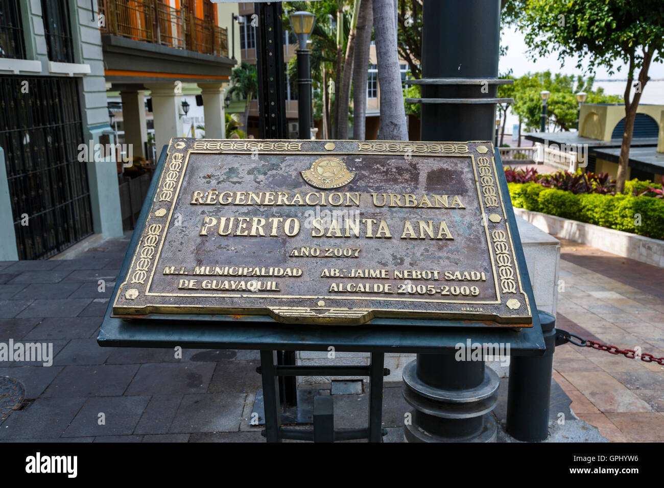 Cartel conmemorativo de la regeneración urbana zona de Puerto Santa Ana, segunda ciudad de Guayaquil, Ecuador, Sudamérica Foto de stock