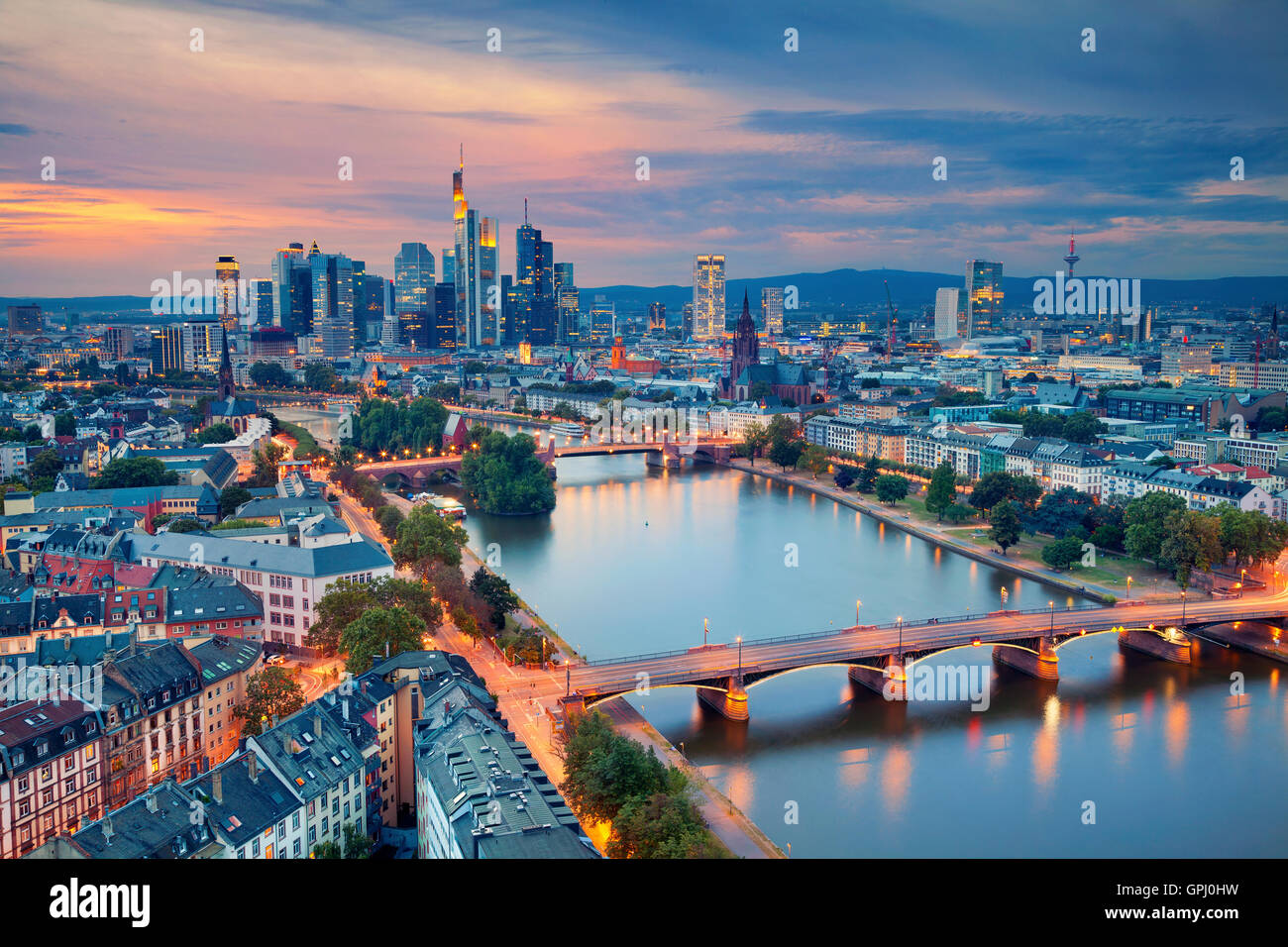 Frankfurt am Main. Imagen de Frankfurt am Main durante el horizonte azul crepúsculo hora. Foto de stock
