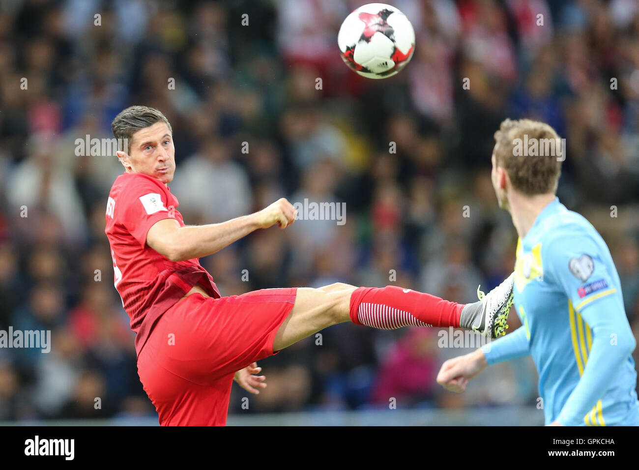 En Astana, Kazajstán. El 4 de septiembre, 2016. Robert Lewandowski (POL). Kazajstán frente a Polonia, la Copa Mundial de la Fifa 2018 calificador. El juego terminó en un empate 2-2 Crédito: Además de los deportes de acción Images/Alamy Live News Foto de stock