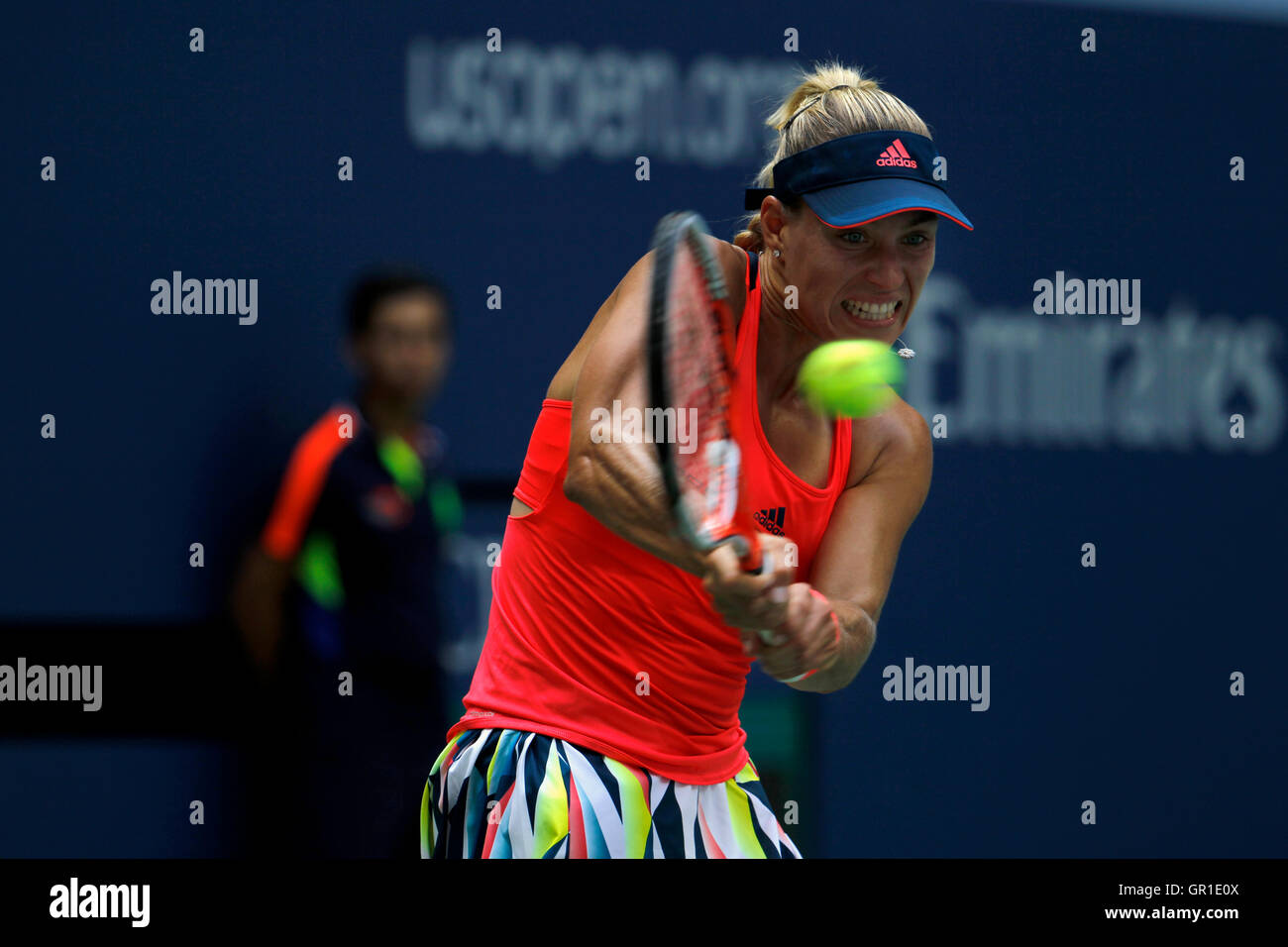 Nueva York, Estados Unidos. El 6 de septiembre de 2016. Número 2 semillas,  Angelique Kerber de Alemania durante su encuentro de cuartos de final  contra el número 7 semillas, Roberta VINCI de
