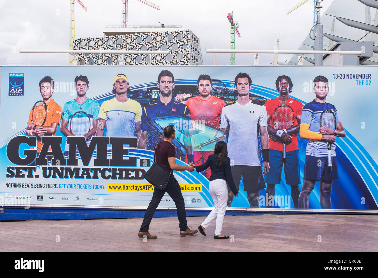 Par ver una gigantesca valla publicitaria que promueve el barclays atp world tour finals 2016 que se celebrará en Londres del 13 al 20 de noviembre Foto de stock