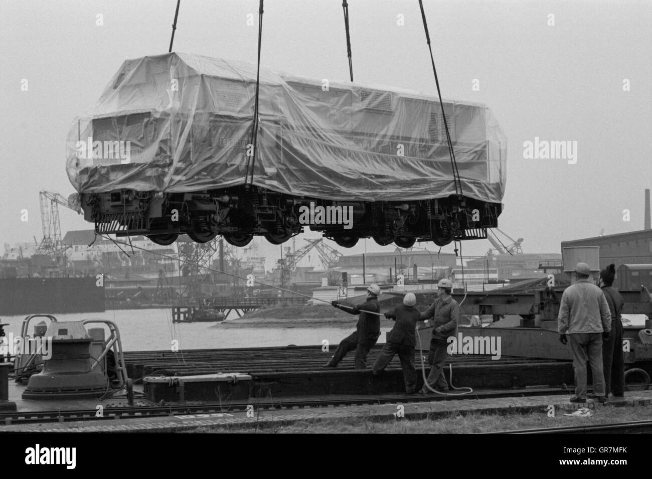 Embarque pesada locomotora 1973 BW Foto de stock