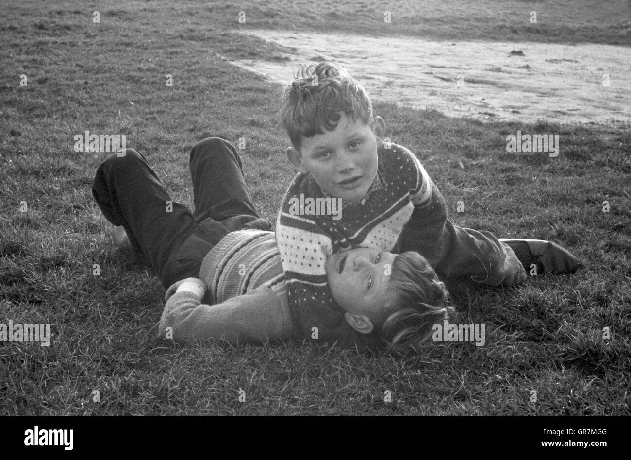 Niños jugando Foto de stock