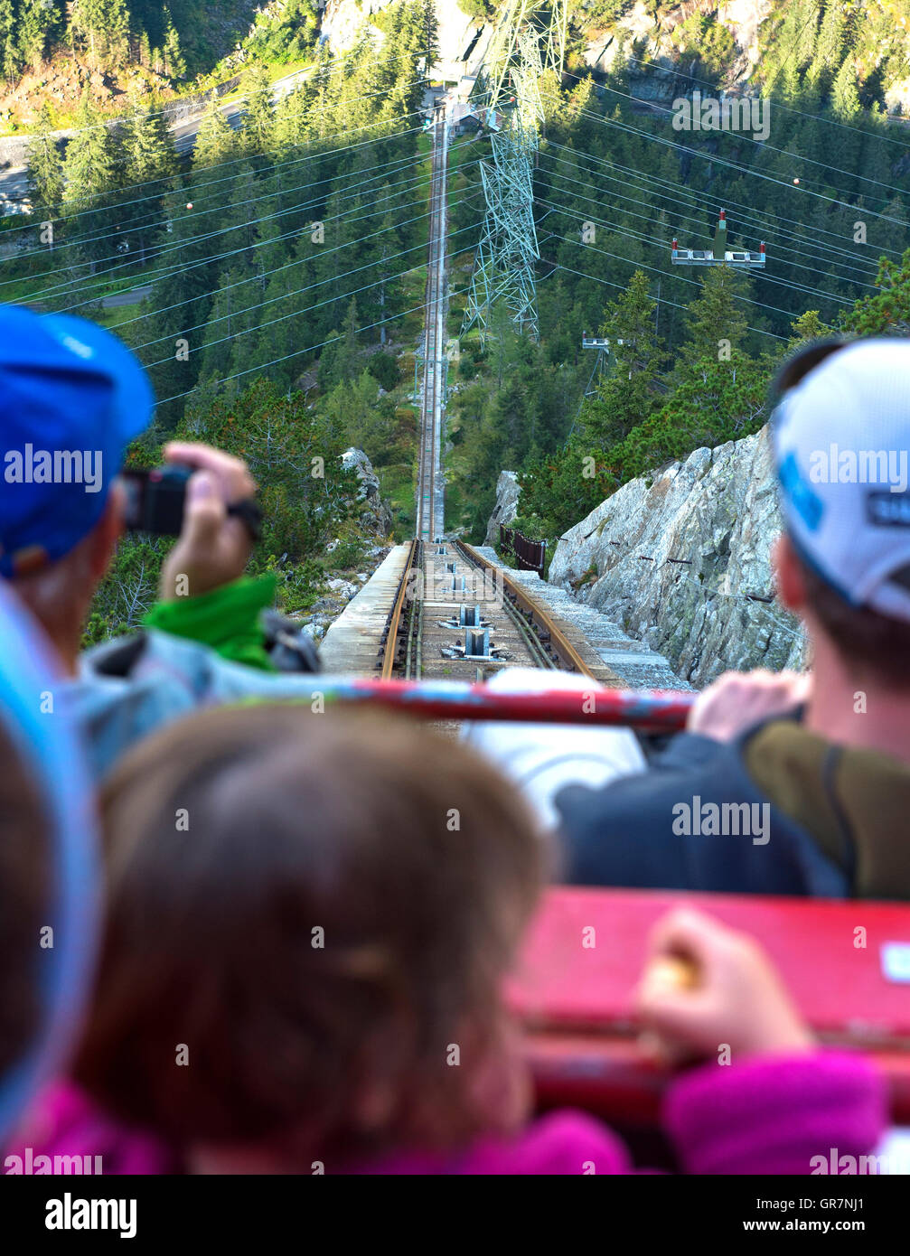 En el funicular más empinado Gelmerbahn, Funicular en Europa, Grimselwelt, Cantón de Berna, Suiza Foto de stock