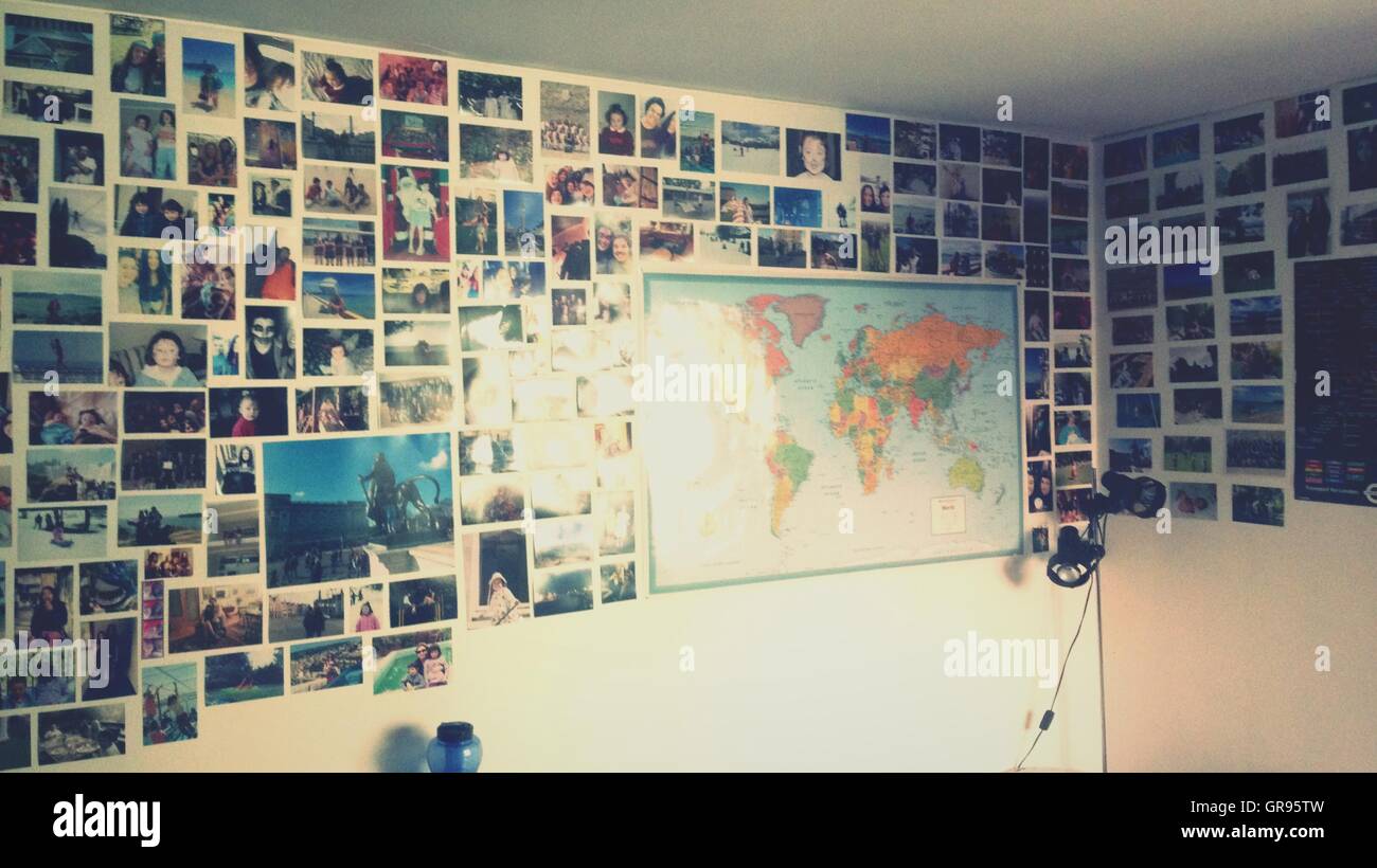 Collage de fotos en la pared en casa Fotografía de stock - Alamy