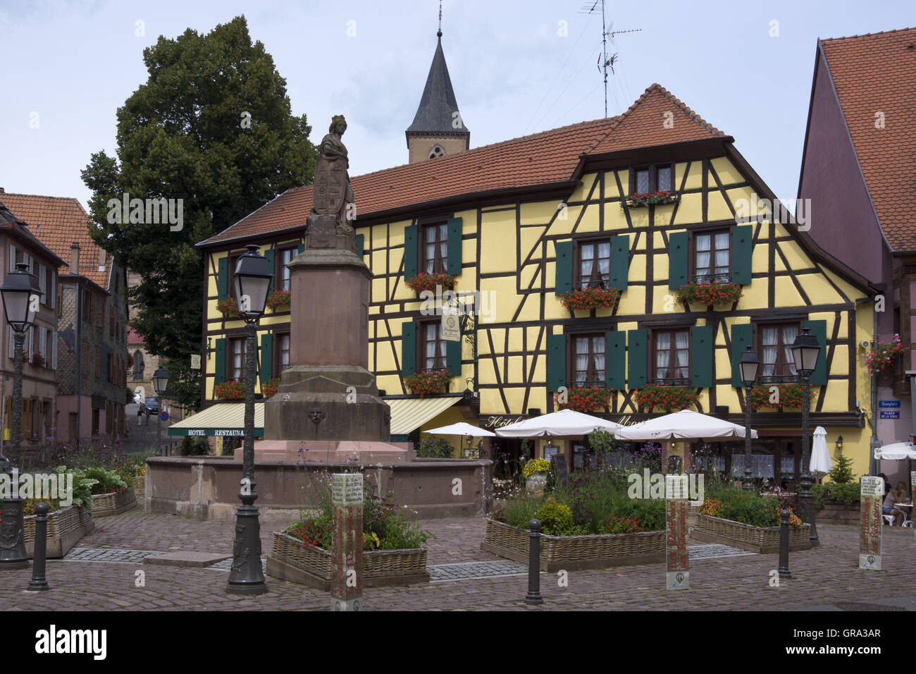 Place De La Sinnes, Ribeauville, Alsacia, departamento de Haut-Rhin, Francia, Europa Foto de stock