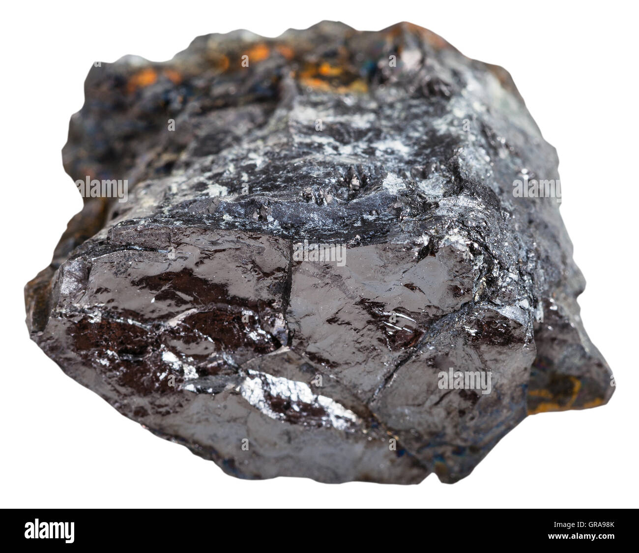 Macro de roca sedimentaria especímenes - negro de carbón (carbón bituminoso) de piedra aislado sobre fondo blanco. Foto de stock