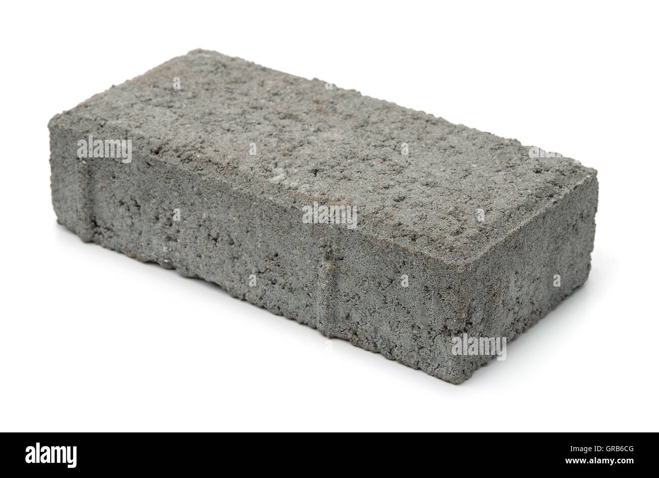Ladrillo de arena cemento aislado en blanco Foto de stock