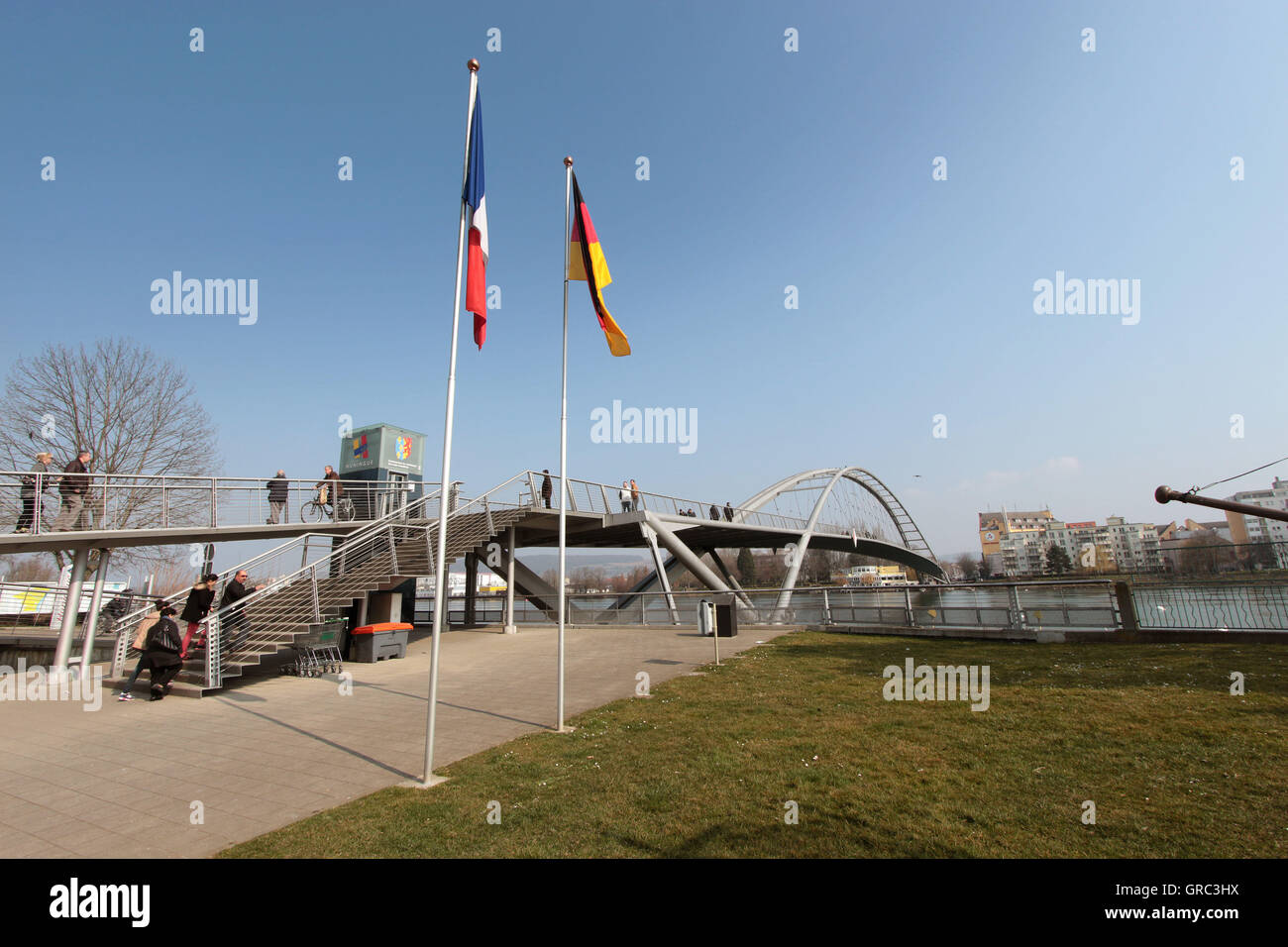 Frontera Entre Francia Y Alemania Con El Puente Que Cruza El Rio Rin Fotografia De Stock Alamy