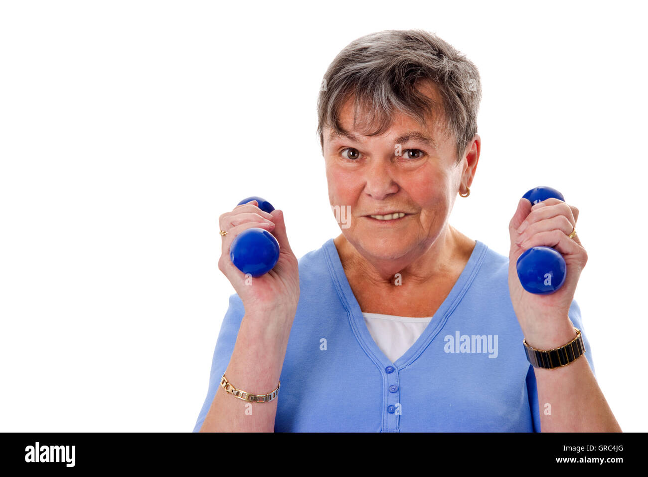 Mujer Senior deportiva el ejercicio con pesas Foto de stock