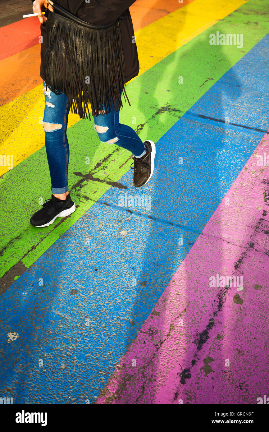 Pavimento en los colores del arco iris Foto de stock