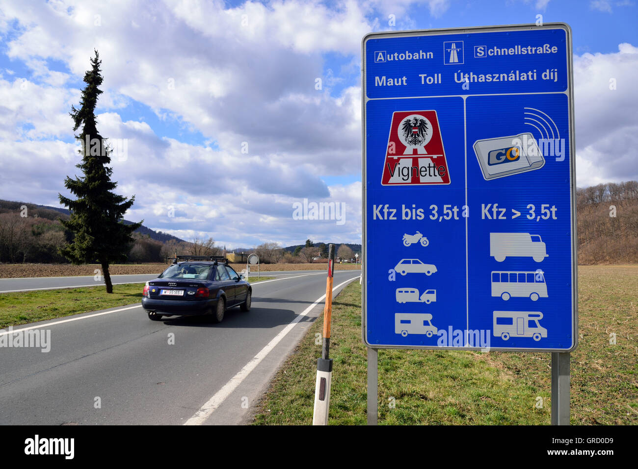 Cartel rotulado con informaciones Toll Instrucciones para Austria Foto de stock