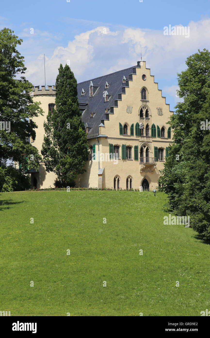 Rosenau castillo rodeado por la naturaleza, Roedental cerca de Coburg, Franconia Superior Foto de stock