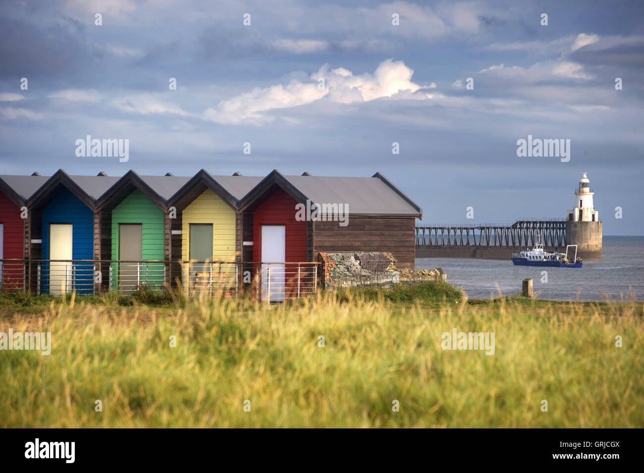 Cabañas de playa multicolor, Blyth, Northumberland Foto de stock