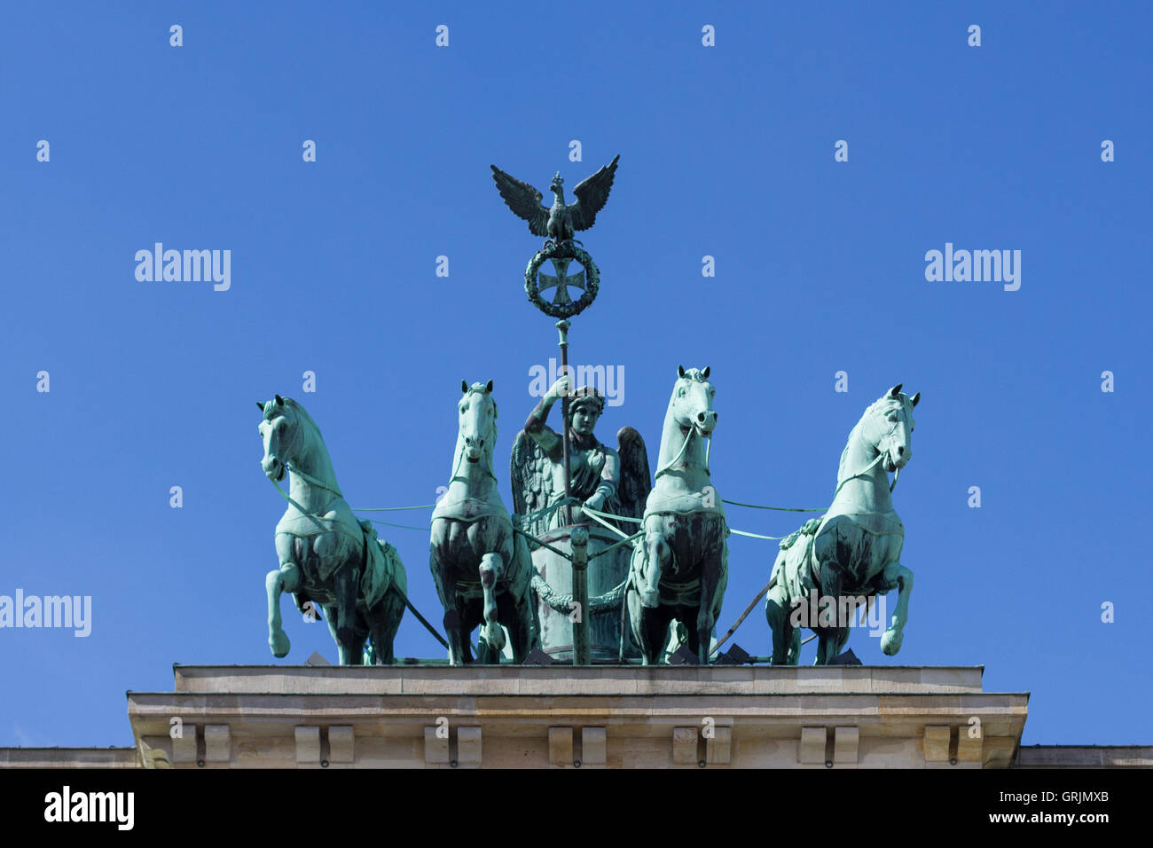 Berlín, La Puerta de Brandenburgo (Brandenburger Tor) estatua - Quadriga Foto de stock