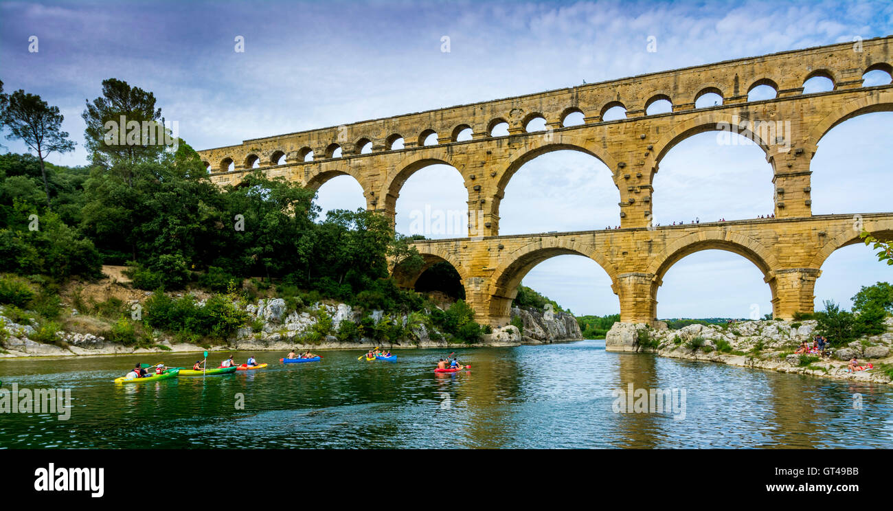 Pont du Gard, acueducto romano, Gard, Occitanie, Francia, Europa Foto de stock