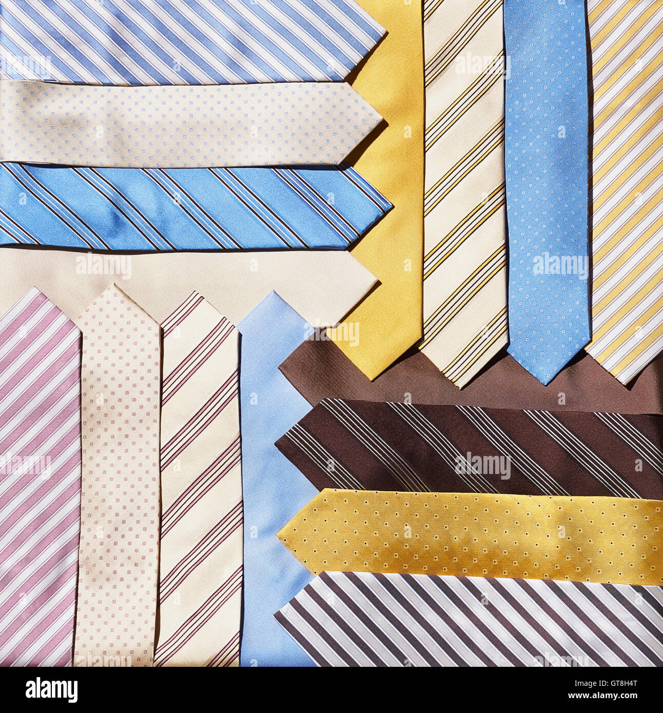 Grupo de corbatas, en colores pastel y en capas superpuestas, una foto de  estudio Fotografía de stock - Alamy