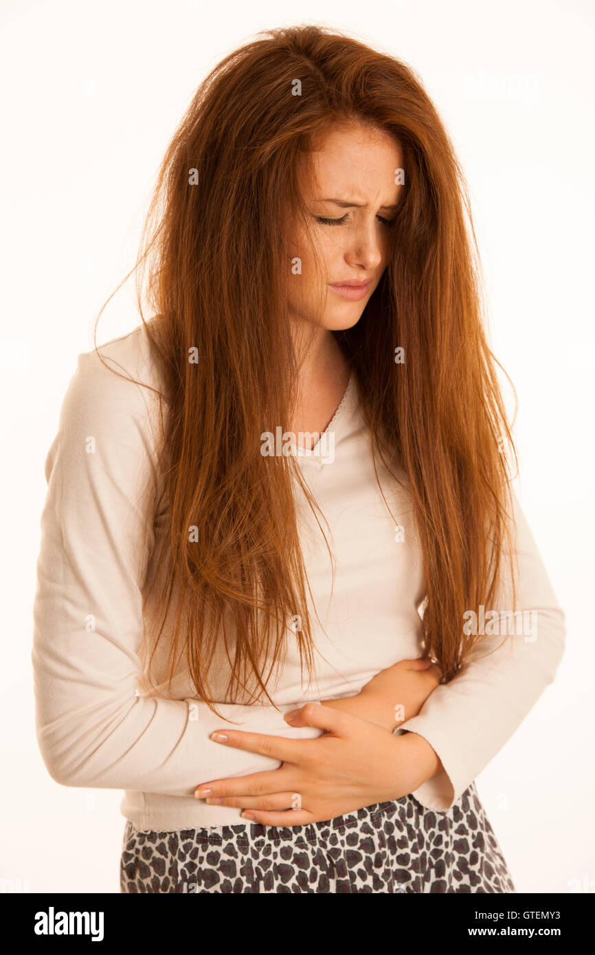 Enfermedad Período de dolor de estómago, mujer sufre aislado sobre fondo blanco. Foto de stock