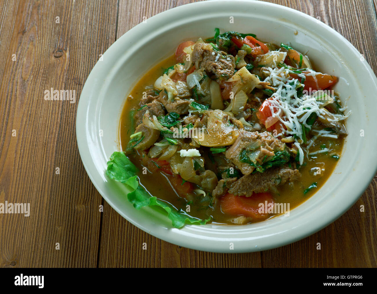 Gulas - Croata guiso estofado con verduras y champiñones. Foto de stock