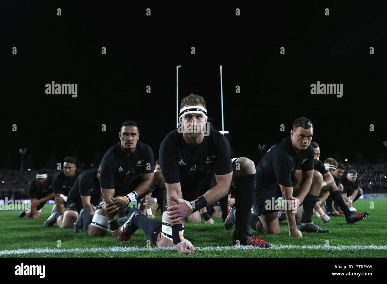 loto guerra Ganar Hamilton, Nueva Zelanda. 10 Sep, 2016. El Campeonato de Rugby Nueva Zelanda All  Blacks vs. Argentina Pumas. Kieran leer de los All Blacks lidera el  campeonato de rugby haka durante el partido