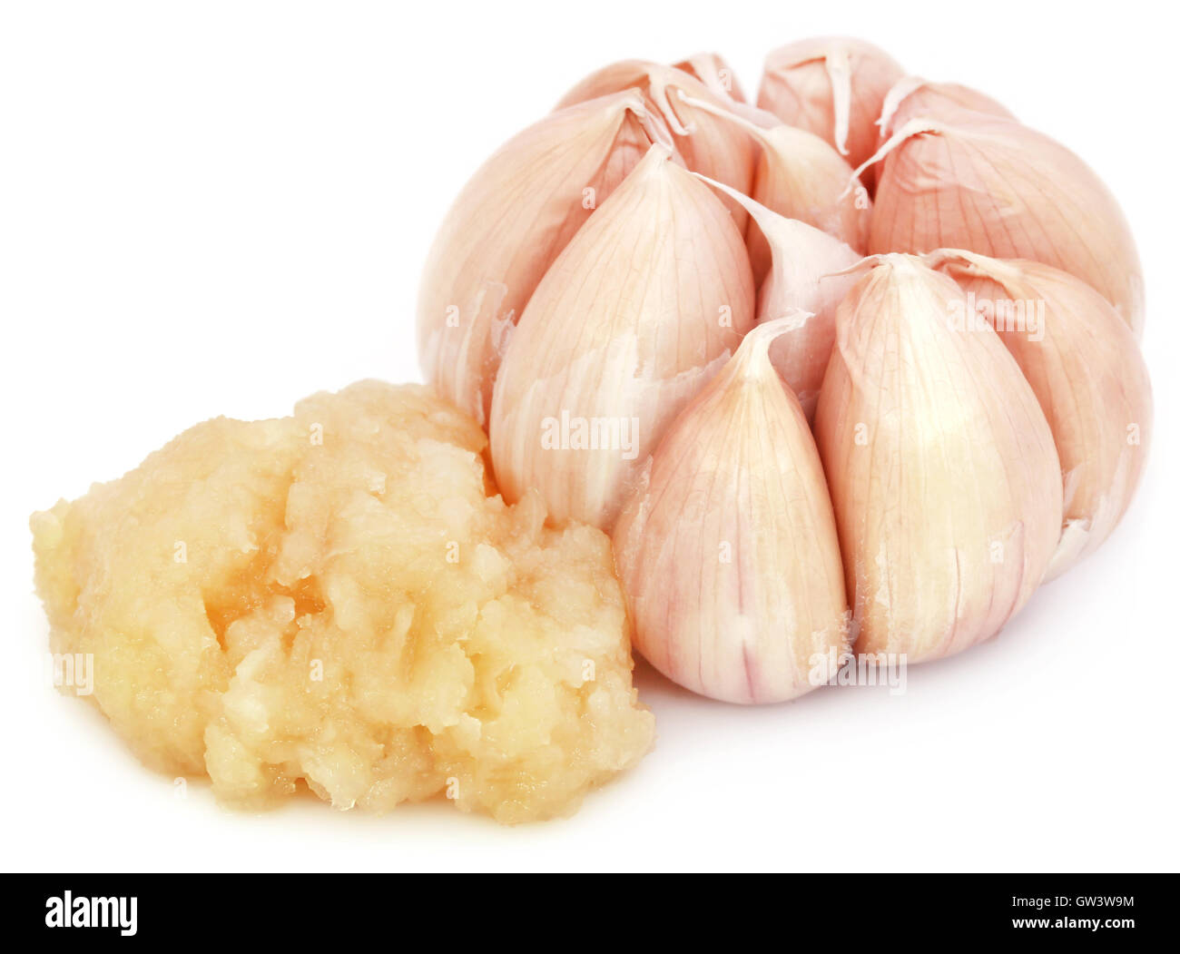 Ajo triturado con todo sobre fondo blanco Fotografía de stock Alamy