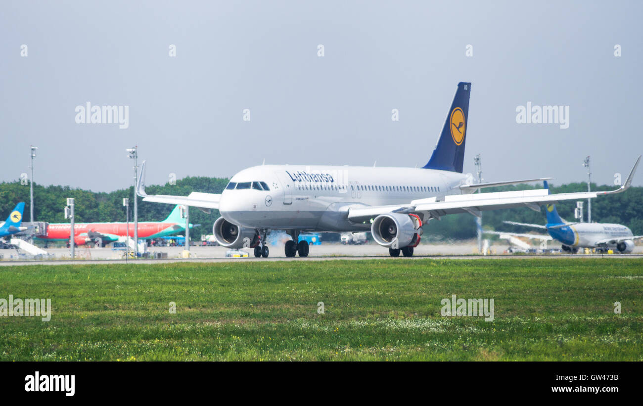 En el aeródromo de Airbus A320 Foto de stock