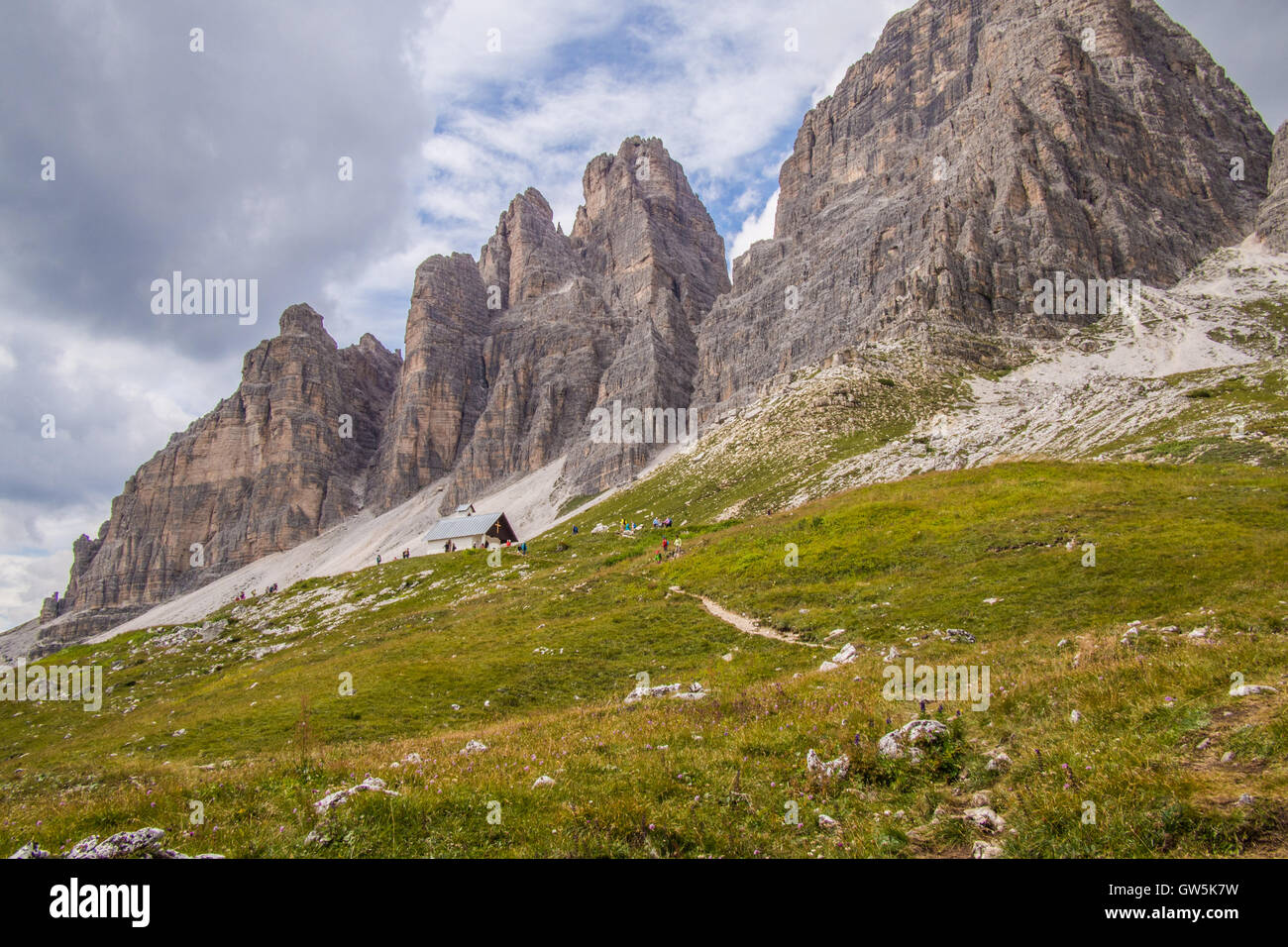 Tre cime di Lavaredo (aka Drei Zinnen) Naturpark (Parque Natural), en los Dolomitas Sexten, provincia de Belluno, región del Veneto, Italia. Foto de stock