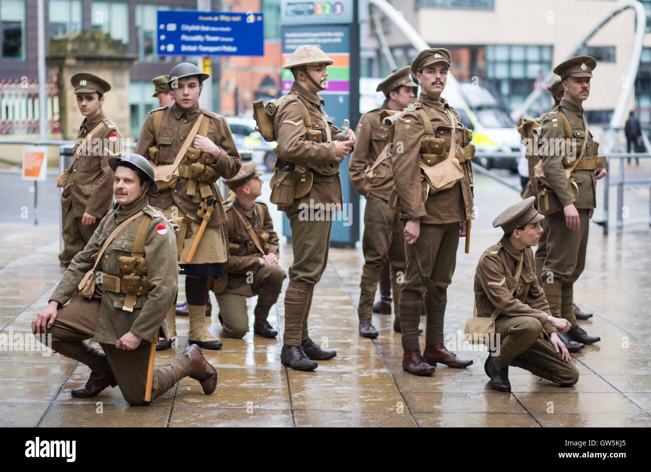 Manchester se conmemora el 100º aniversario de la batalla del Somme hoy (viernes 1 de julio de 2016) con un emotivo homenaje. Foto de stock