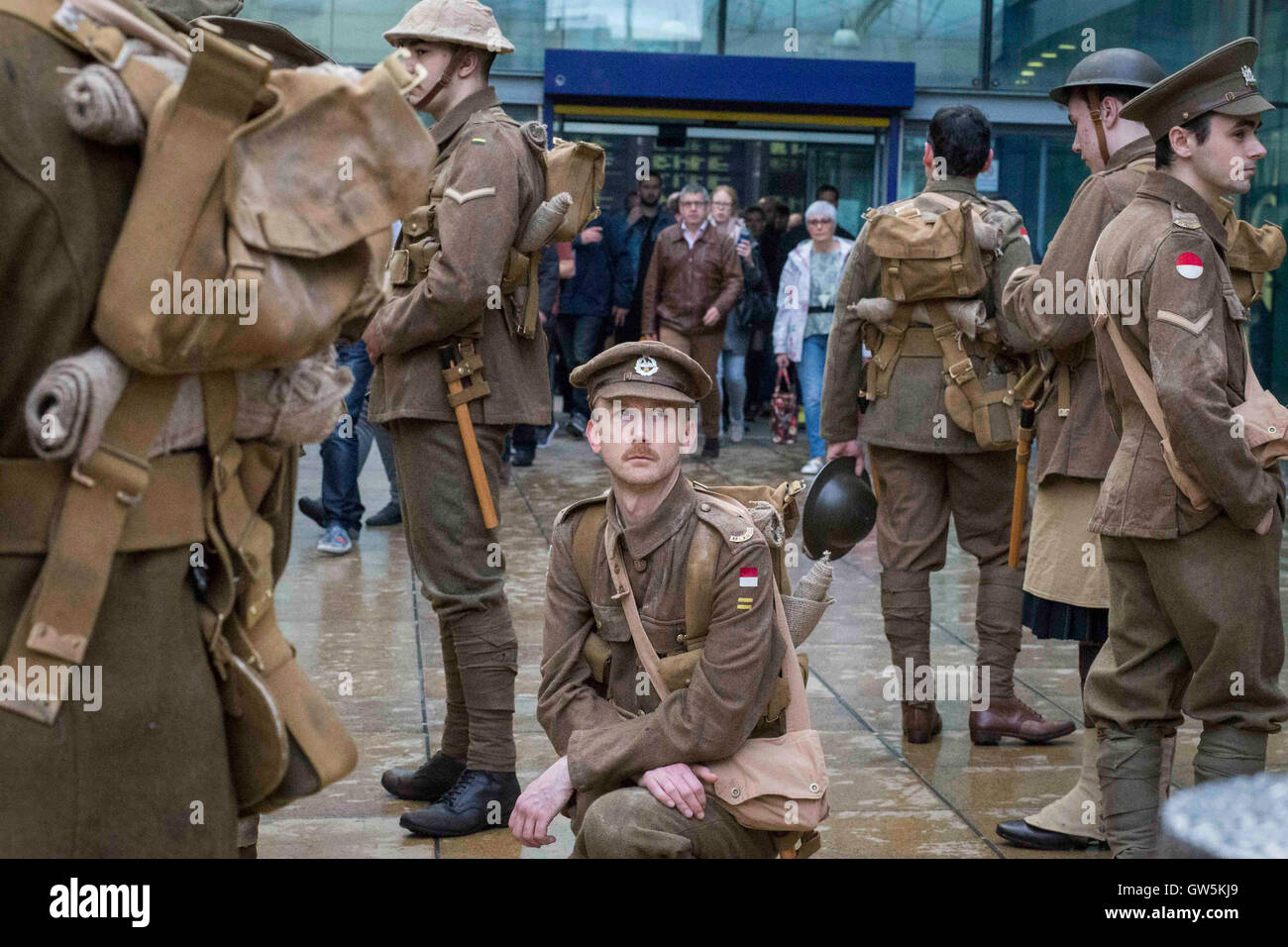Manchester se conmemora el 100º aniversario de la batalla del Somme hoy (viernes 1 de julio de 2016) con un emotivo homenaje. Foto de stock