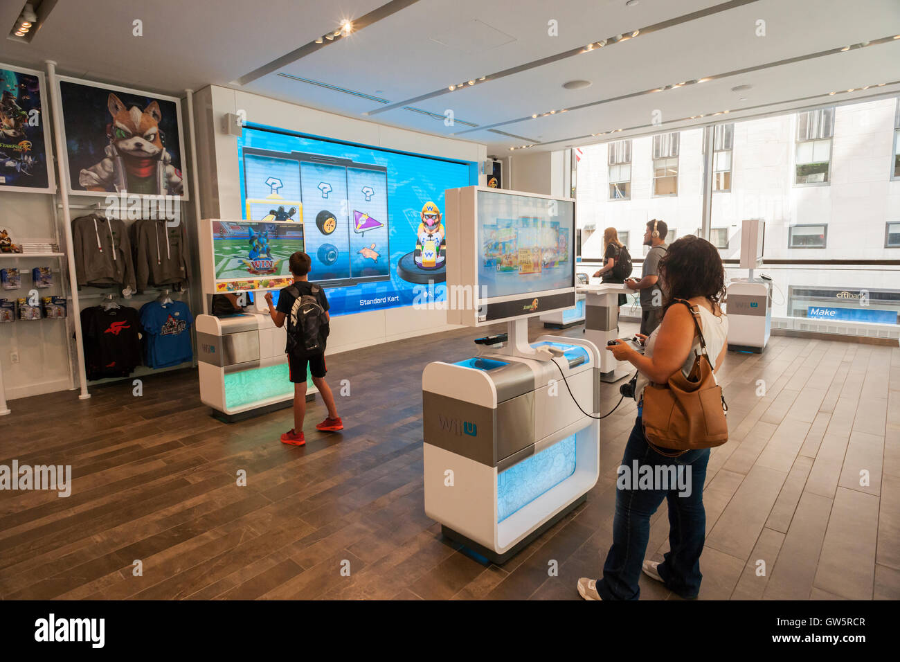 La tienda de Nintendo en Nueva York en el Rockefeller Center de Nueva York  el jueves, 8 de septiembre de 2016. Las acciones de Nintendo aumentaron un  29% en el anuncio de