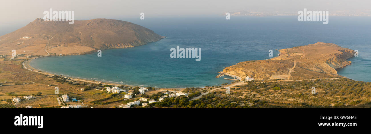 Vista aérea de Molos Beach en la isla Paros en Grecia. Foto de stock