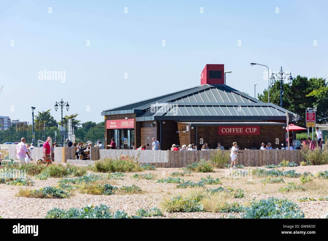 El Café Taza de café en la playa de Eastney, Southsea, Portsmouth, Hampshire, Inglaterra, Reino Unido Foto de stock