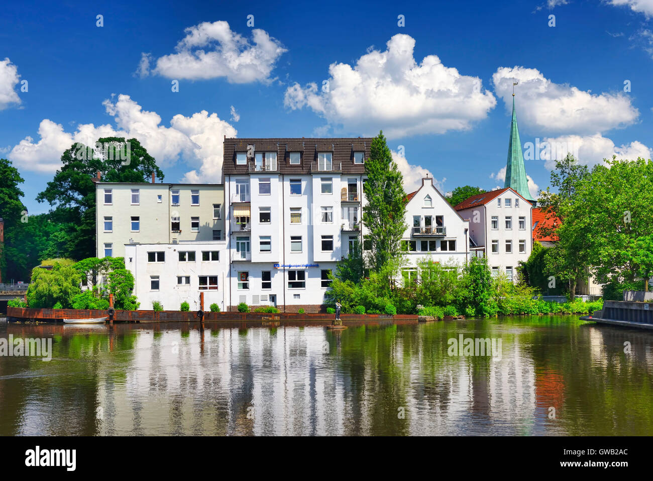 Viviendas en la aldea de montaña de Serrahn en Hamburgo, Alemania, Europa, Am Wohnhaeuser Serrahn en Bergedorf, Deutschland, Foto de stock