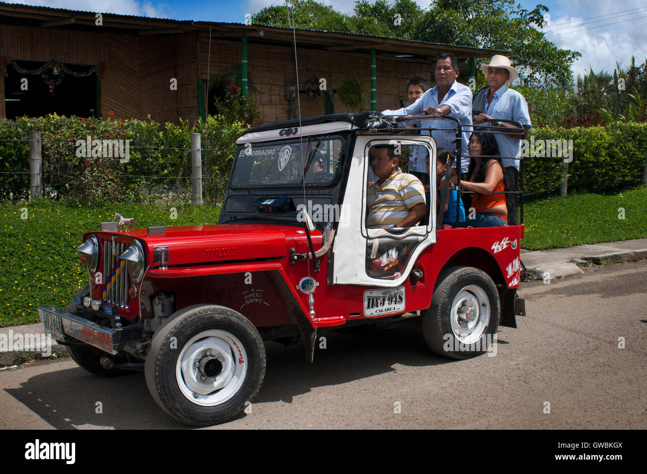 Willys jeep es típica de la zona. Salento, Filandia, y el Parque Nacional  Valle de Cocora, Colombia. Eje de la caficultura colombiana. El eje cafetero  colombiano, también conocido como el Triángulo del