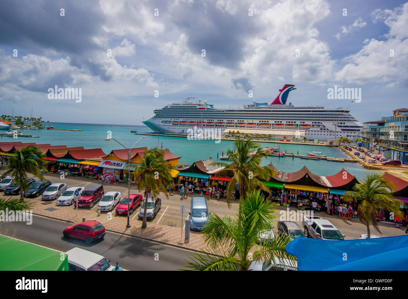 ORANJESTAD, Aruba - Noviembre 05, 2015: el puerto utilizado para el turismo  de cruceros de pasajeros Fotografía de stock - Alamy